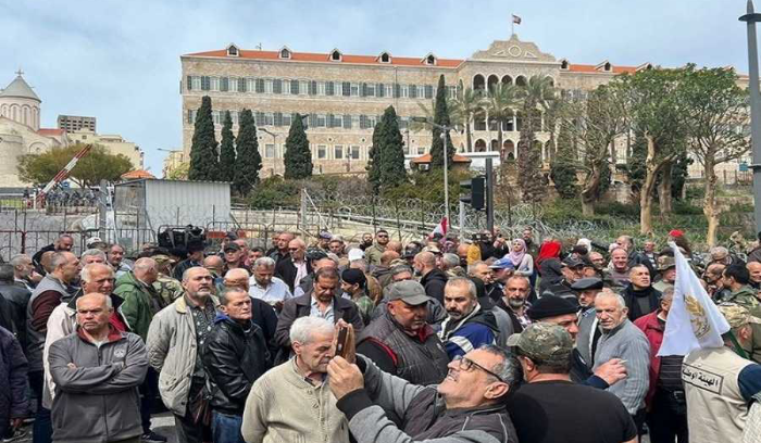 العسكريون  المتقاعدون  رفضوا الزيادة : ما دام سلاحنا الحق لن نستكين ولن نتراجع