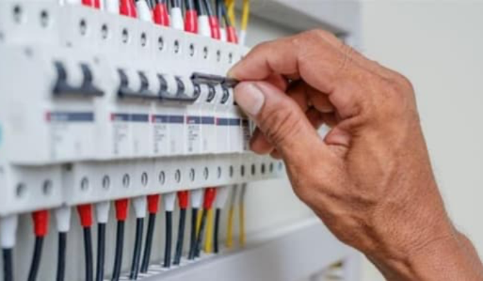 تحصيل فواتير الكهرباء من مخيمات النازحين مستمرّ