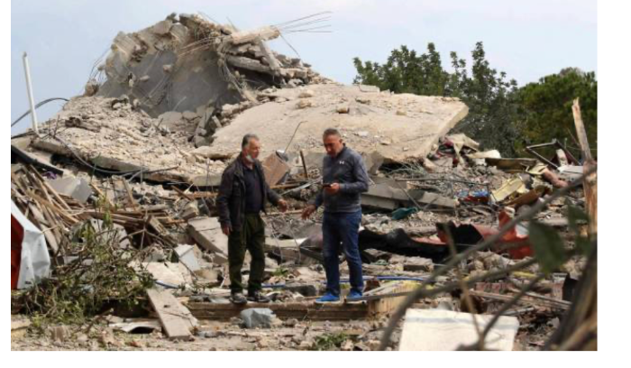 حزب الله يقصف قاعدة خلال جولة لرئيس اركان العدو… وحركة اوروبية بعنوان «الحل الدبلوماسي»<br />
الحكومة امام امتحان الرواتب اليوم… وتعديل تجميلي لمشروع الزيادة الأول<br />
<br />
 مبادرة الاعتدال تعتمد على نوايا الكتل… واجواء ايجابية مفخخة بالتفسيرات والالية