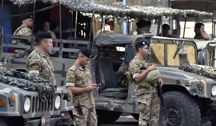 استياء لبناني من تأجيل مؤتمر باريس لدعم الجيش<br />
وزير الدفاع لـ«الشرق الأوسط»: الراتب المتدني يجعل الجندي غير متفرّغ للدور القتالي