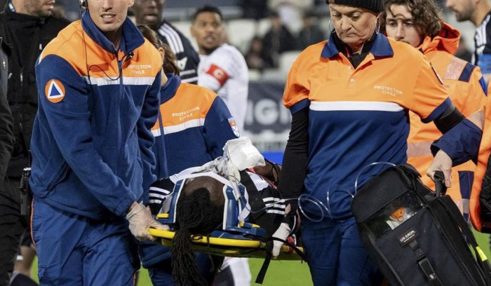 لاعب يدخل في غيبوبة بعد إصابة خطيرة في الرأس!