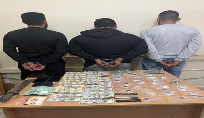يروّجون المخدّرات وهذا ما ضُبط في منزلهم!