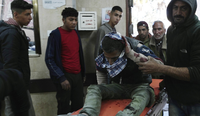 قتلى وجرحى بقصف إسرائيلي كثيف صباحاً على وسط قطاع غزة