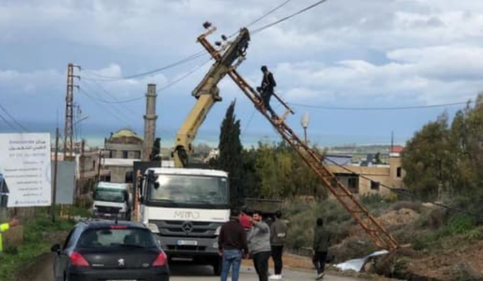 حادث سير يتسبّب بقطع طريق