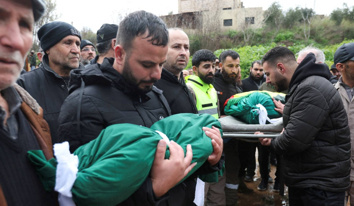 «تحوُّل مثير للقلق» في معركة لبنان... وإسرائيل تُحمّل مقاتلاتها «قنابل ثقيلة» فوق بيروت<br />
اغتيال مسؤول عسكري في «حزب الله»... و11 مدنياً ضحايا القصف