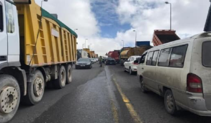 تعديل توقيت السير للشاحنات على طريق ضهر البيدر