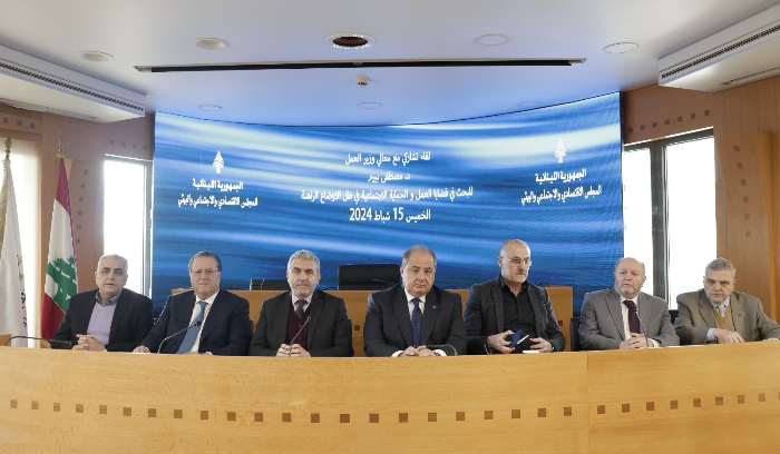 لقاء تشاركي مع وزير العمل في المجلس الاقتصادي عن