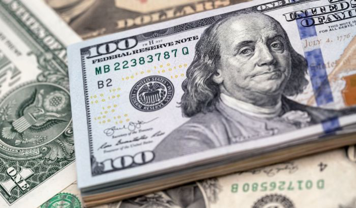 على أي سعر اقفل الدولار؟