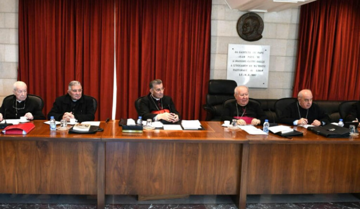 الموفدون يتقاطرون بلا حلول .. 