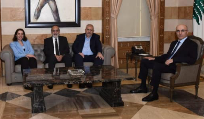 وزير الداخلية استقبل 3 نواب ومحافظ بيروت