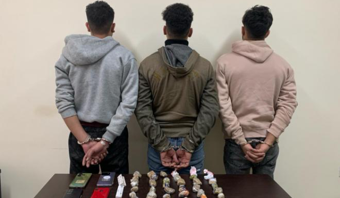 توقيف مروج مخدّرات في صور ومحيطها واثنين من زبائنه بالجرم المشهود خلال سرقتهما لدرّاجة آليّة