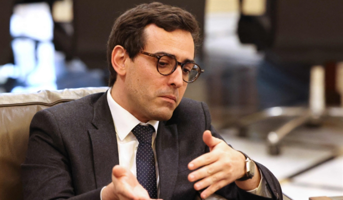 وزير الخارجية الفرنسي: تلويح بالحرب... وحديث «في العموميات»