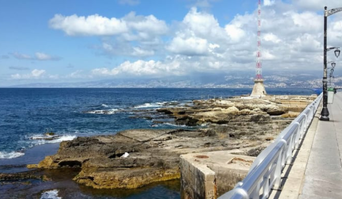 سباق بين حسابات الخارج وأزمات لبنان.. رسائل بالجملة دون نتائج