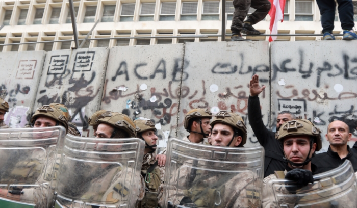 التعميم 151 يصدر اليوم: 150 دولاراً وميزانيات المصارف على سعر السوق | ألعاب «المركزي» البهلوانية... مستمرّة