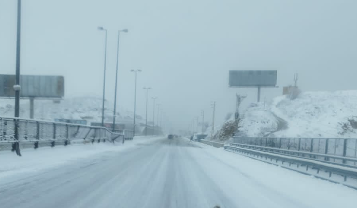 العاصفة مستمرة...ما هي الطرقات الجبلية المقطوعة ؟