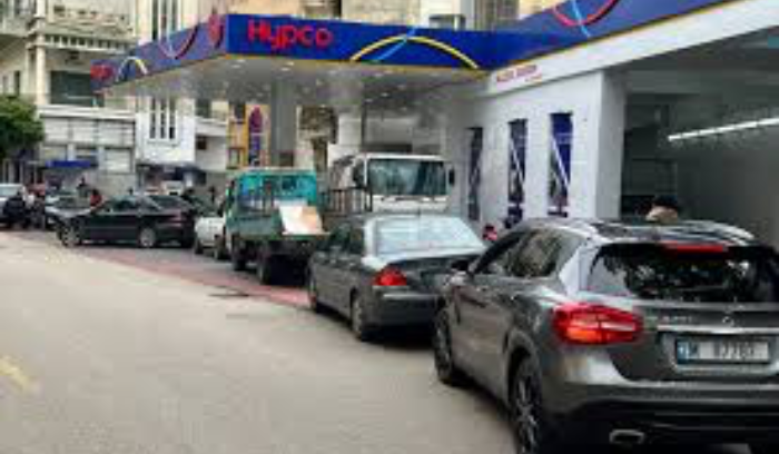 بخاري في الرياض للمشاركة باجتماع الخماسية.. وتهدئة الجنوب ضمن زيارة كاميرون<br />
تضامن بين مستوردي النفط والأدوية للإنقضاض بالطوابير على تحصيل «ضريبة الدعم»