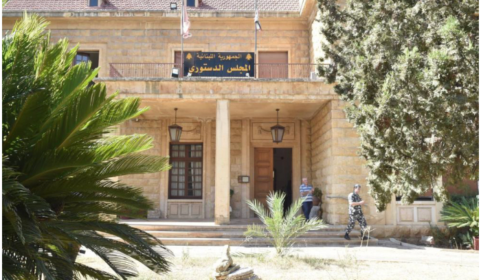 قانون التمديد للضباط نافذ بسبب انقسام 