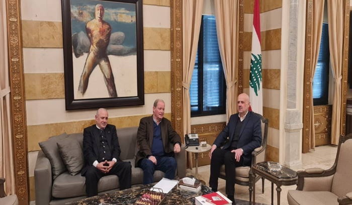 أزمة الدوائر العقارية بين مولوي وشمعون