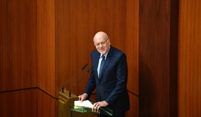 إقرار الموازنة بـ«تعديلات» لم تشمل سعر الصرف.. ميقاتي: انتخبوا رئيس وحلّوا عنَّا<br />
<br />
الخماسية تلاقي برّي عند منتصف الطريق.. وتطور نوعي في صواريخ المقاومة