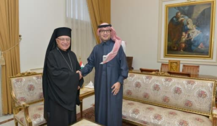 بخاري يزور العبسي لاطلاعه على تحرك اللجنة الخماسية