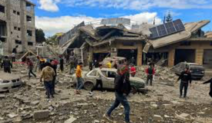 لبنان يدعو لجنة المراقبة لوقف الاعتداءات.. والأولوية للقرار 1701 وليس للمفاوضات<br />
لودريان وأورتاغس إلى بيروت ووزير الدفاع مع وفد أمني إلى دمشق.. واشتباك نيابي حول قانون الانتخاب اليوم