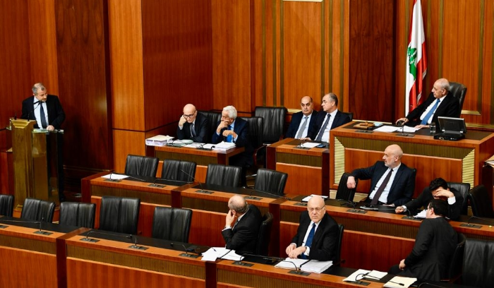 الإحتقان النيابي ينفجر في مجلس «الموازنة المثقوبة»<br />
<br />
برّي يحشر باسيل وإجتماع لسفراء الخماسية اليوم.. وجبهة الجنوب بين التحريك والتبريد