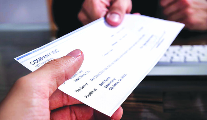 أسعار الشيكات ترتفع بانتظار سعر سحب الدولار من المصارف