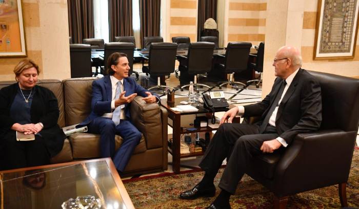 هوكشتاين في بيروت: 3 لغات لاستطلاع ما يجري على جبهة الجنوب!<br />
<br />
مجلس الوزراء اليوم وسط سجالات وتهديدات بالتصعيد .. وعشاء رئاسي في كليمنصو الإثنين