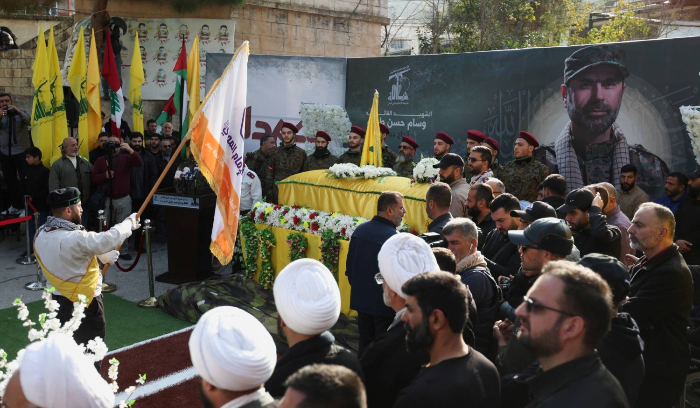 حرب لبنان وإسرائيل تدخل مساراً جديداً: اغتيالات وتوسيع لـ12 كيلومتراً<br />
«حزب الله» يحاذر ردوداً تؤدي إلى تدحرج... وإسرائيل تعلن اغتيال «قائد مسيّراته»