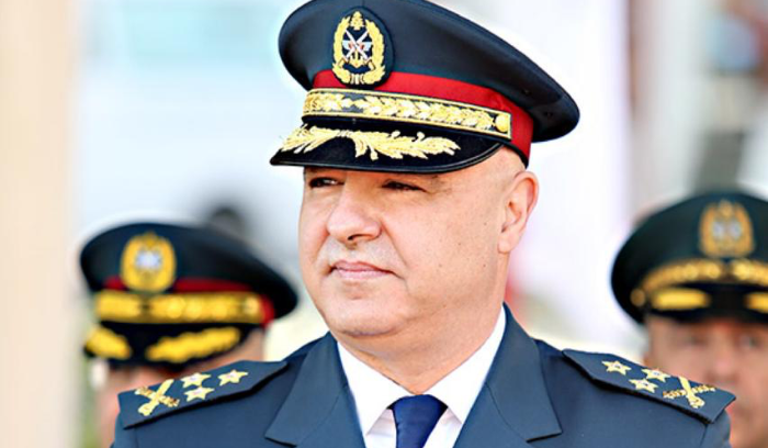 قائد الجيش واصل تقبّل التعازي بوفاة والدته