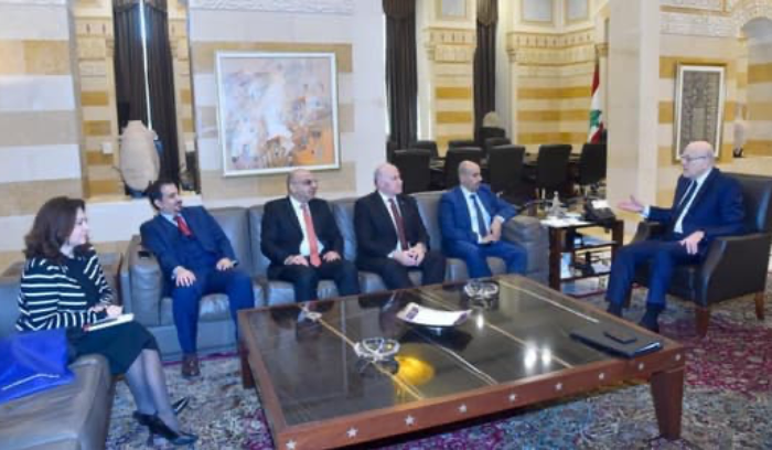 ميقاتي عرض مع زواره لمواضيع مختلفة