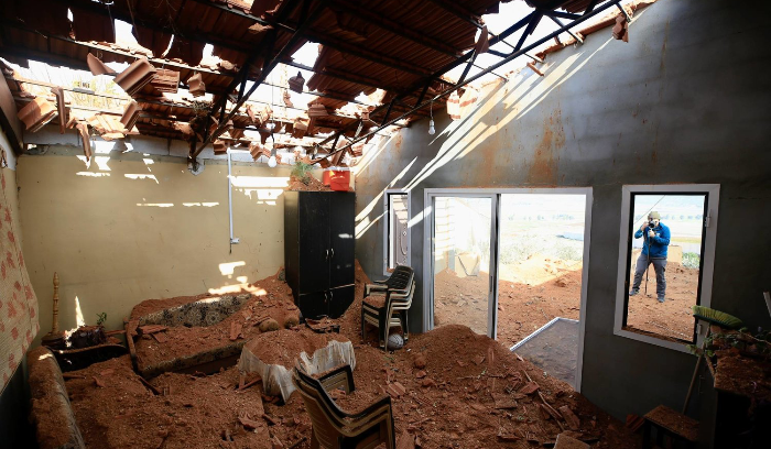 إسرائيل ترسم «حزاماً نارياً» في جنوب لبنان للمرة الأولى منذ بدء المواجهات<br />
فرنسا تتعهد بحشد جهودها لإعادة الاستقرار إلى المنطقة الحدودية