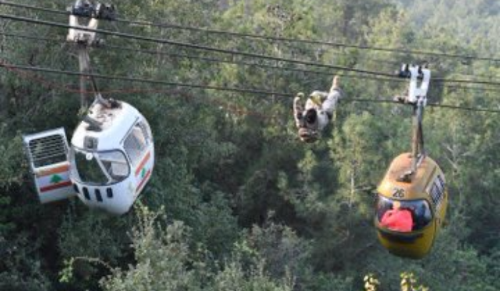 سباق محموم بين مفاوضات وقف النار وانفجار «برميل البارود» في الشرق الأوسط<br />
حزب الله يشل المستوطنات بالمسيرات والصواريخ وثقة الأهالي تهتز «باليونيفيل»<br />
مرضى السرطان الى الشارع ردا على «أوهام» الوزير... والتلفريك ينجو من كارثة!