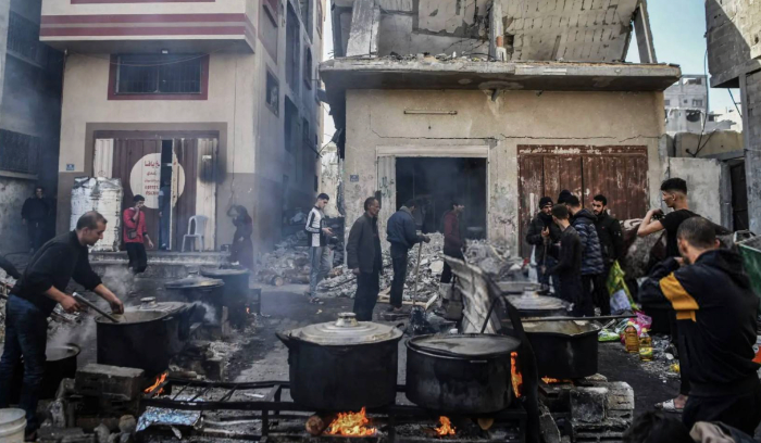 مجلس الامن وافق على مساعدات انسانية لغزة <br />
حماس: لا تبادل اسرى الا اذا أنهت «اسرائيل» حربها... والاحتلال يطرح هدنة اسبوعا مقابل الافراج عن 35 رهينة<br />
وزير الدفاع يرفض التعيينات العسكرية بغياب رئيس للجمهورية... بري وميقاتي وجنبلاط مع ملء الشواغر