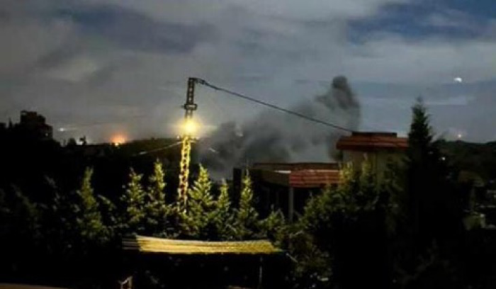غارة حربية على منزل في عيترون في القطاع الغربي