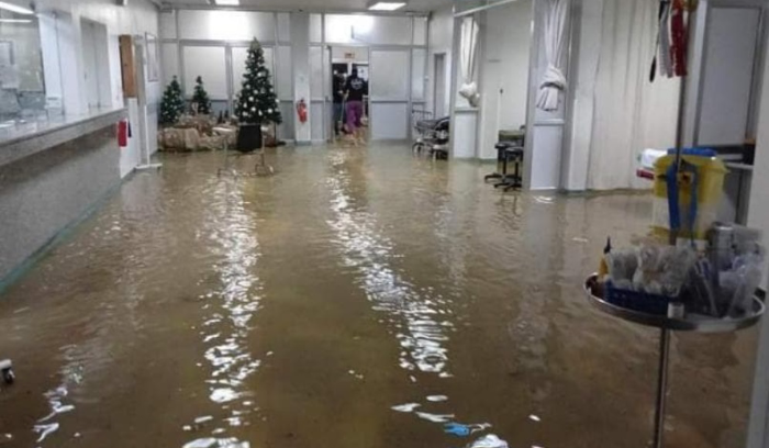بالصور | الأمطار تجتاح مستشفى في بيروت