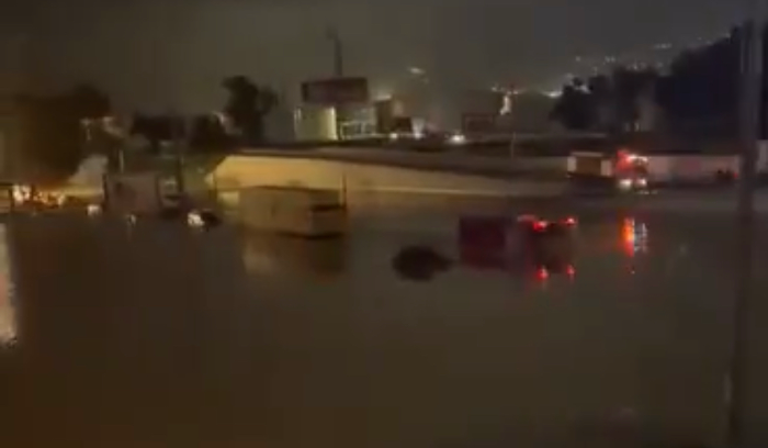 بالصور- الأمطار الغزيرة  أغرقت الاوتوسترادات والمنازل وتسببت بأضرار فادحة...تفاصيل ليلة كانونية