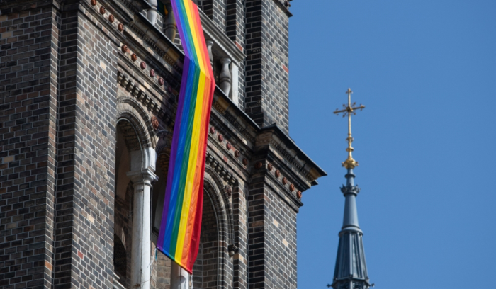 مباركة المثليّين في لبنان: الاختلاف الكنسي والطائفي