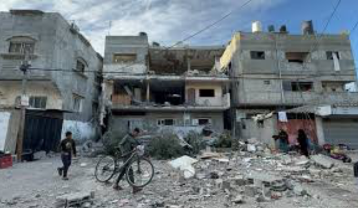 إسرائيل أمرت سكان مناطق خان يونس بإخلاء منازلهم