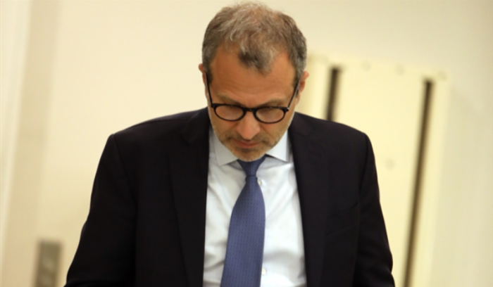 ضربة ثانية لباسيل والتمديد يمرّ حكومياً