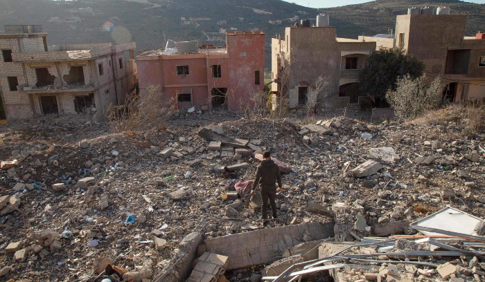 دمار المنطقة الحدودية اللبنانية يماثل آثار حرب 2006<br />
المعارك بين إسرائيل و«حزب الله» تتسع نوعياً وكمياً