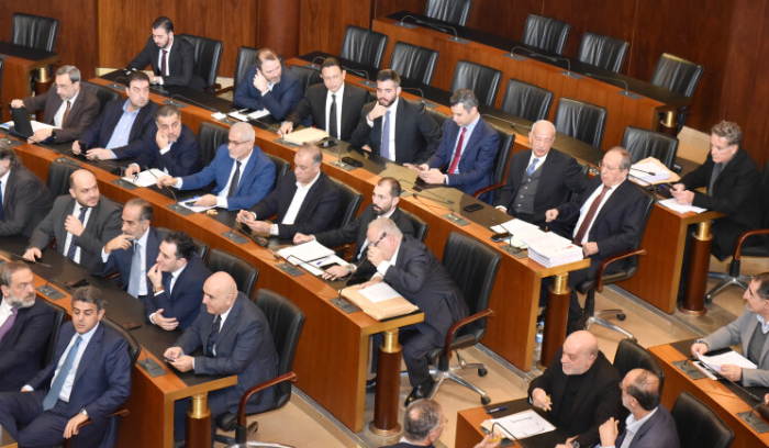 المجلسان يتقاذفان المسؤوليات .. وباريس لمنع اندلاع حريق إقليمي