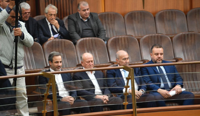 «الفراغ الممنوع» في القيادة: حسم التأجيل أو التمديد بين اليوم أو الإثنين<br />
إقرار التقاعد للقطاع الخاص وسحب الكابيتال كونترول.. والجنوب على اشتعاله