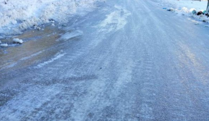 جليد على الطرق الجبلية والداخلية اعتبارا من ارتفاع 1400متر