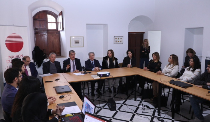 توزيع شهادات التدريب لطلاب كلية الإعلام والتوثيق الفرع الثاني في بيت المستقبل