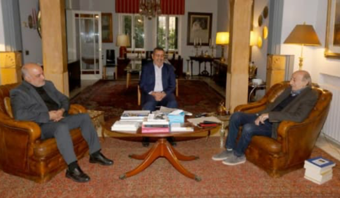 جنبلاط عرض مع السفير الإيراني للمستجدات
