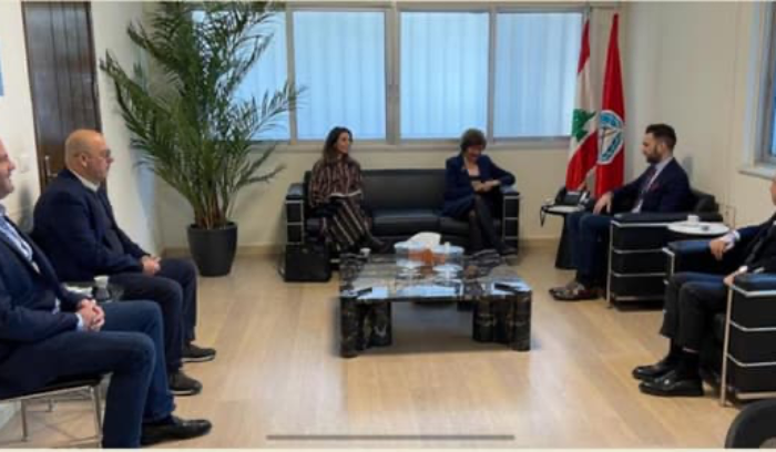 جنبلاط عرض للتطوّرات مع فرونتسكا