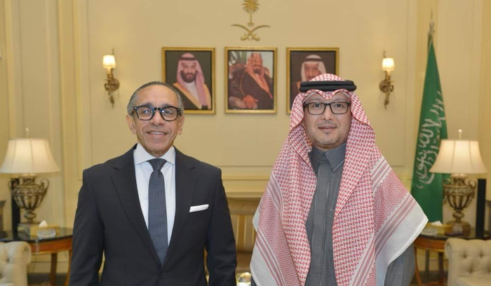 بخاري يستعرض مع نظيره المصري العلاقات الثنائية بين البلدين
