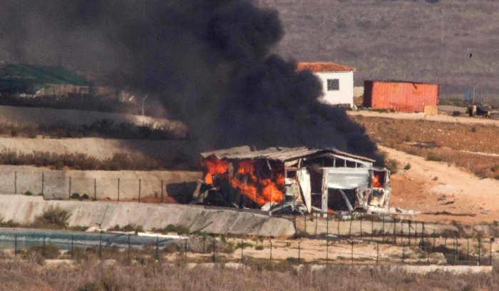 «حزب الله» يُطلق «صواريخ دقيقة» ويتهم إسرائيل بـ«اغتيال قادة النخبة»<br />
غارة جوية شمال الليطاني... والـ«كاتيوشا» تطال صفد