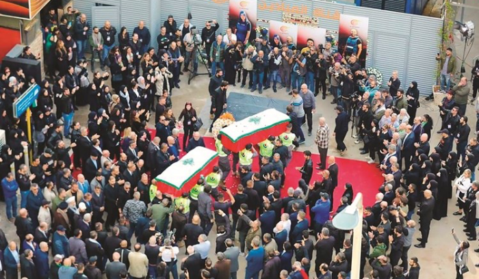 تشييع إعلاميي «الميادين» في بيروت.. وتوقّع جلسة لمجلس الوزراء الإثنين لتأجيل تسريح العماد عون<br />
آمال لبنانية بأن تشمل هدنة غزة الجنوب وحزب الله يلتزم بها ما التزمت إسرائيل